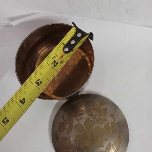Pewter Brass Metal Trinkets Box with Botanica Floral Etchings Japan - Picture 7 of 7